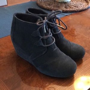 Gray Tom’s Wedges. Great condition size 6